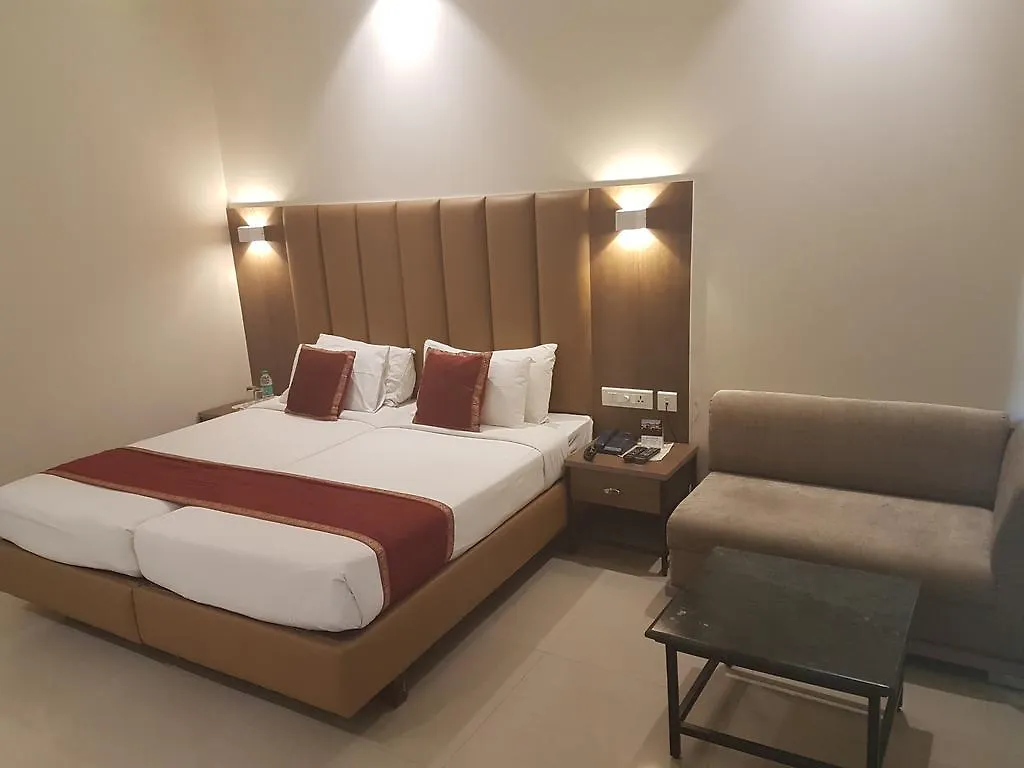 Grand Hotel contacts